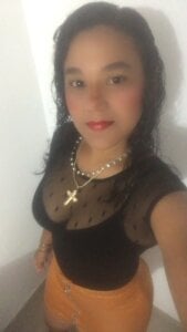 JADEELOVEE: Public ( 2 фото)