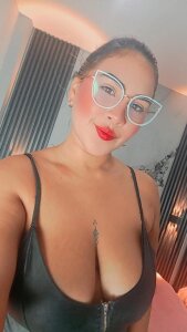 Zoe_Glow Public Pic 2