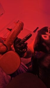 Violett_Sinclair my gloves 🧤 Pic