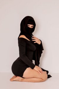 _shaiira Silence, light and skin Pic