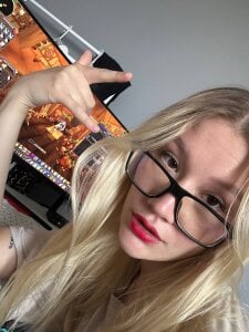 _Anna_Nolan_ World of Warcraft vibe Pic 2