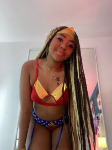 AngelaRoberts Amateur wonder woman 💞 圖片 2