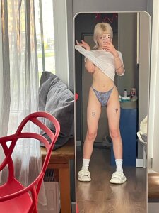 _Yolandi_: Public ( 3 фото)