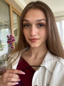 MarinaPoppenhagen Public Pic 4