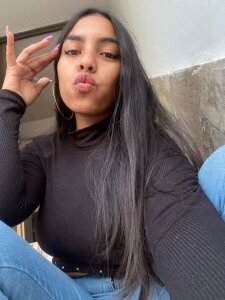 HotBella-- Public Pic 7