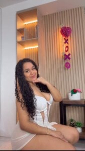 Would you like me as your Valentine's Day gift? ❤️ de sabrina_shark_  Imagens