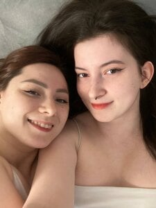 LaneDoellのsexy lesbiansの枚の写真