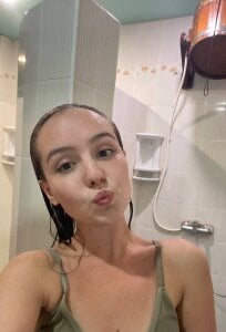 LisaSmiths Morning shower! Pic 2