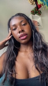 emily_browne simple and natural Pic 2