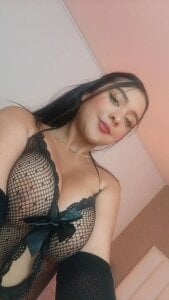 KaylieBrooks How does black look on me? Pic 4