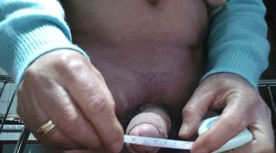 jhonschen's Lo misuro....ma è moscio..... Sex Photo 9