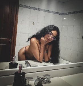 Public od ElizabethBelle  3 snímek