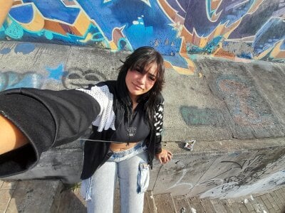 who_is_milyxx 🌻🌼the brunette and her flowers🌻🌼 Pic 4