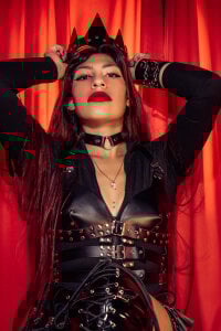 AlisonCold THE QUEEN OF LATEX Pic 5