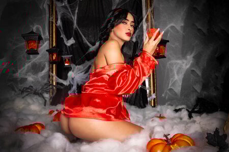 ElisaPeters It's Halloween season! 🎃💖🍬 Pic 2