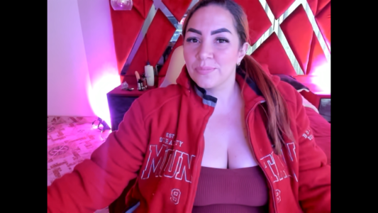 alexiaystive3 today red💓 Foto