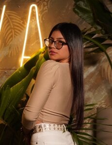 Violett_11 something different 🤍 Pic 4