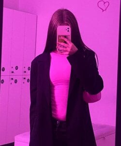 SonjaMonje Between strearms Billede