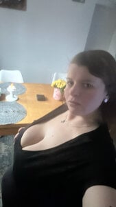 Laura-Loveyou Public Pic 6