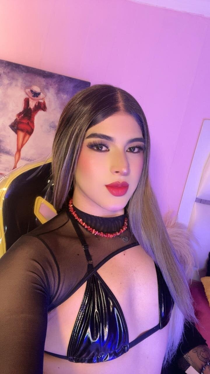 camii_raux Trending Pic 4077