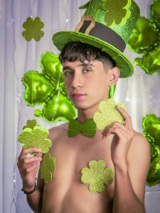 Thayler_jones If you're looking for luck... you've just found it 💋🍀 Poză 2