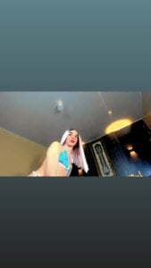 KateHadid Public Foto 2