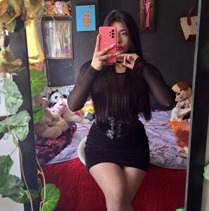 Samantha_collins_2 Public Pic 3