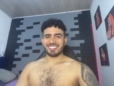 adamhairy adam smiles Immagine 