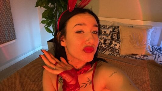 NikkiGoldSide Just a glance — and you're no longer thinking about work… Pic