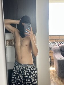 A domineering and ruthless boss. I'll drain your wallet. de Master_Ruthless777  3 Imagens