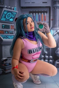 Cosplay Bulma de DarlingBDSM_  4 photos