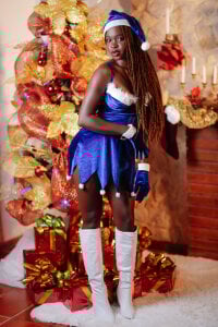 SARA_COLLIINS_ Christmas 2025 Pic 6