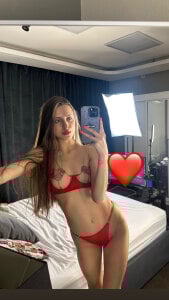 I'm in the mood to play and be playful :) de yourselenaa  3 photos