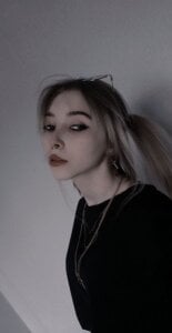 Ellen_Hops Public Pic 6