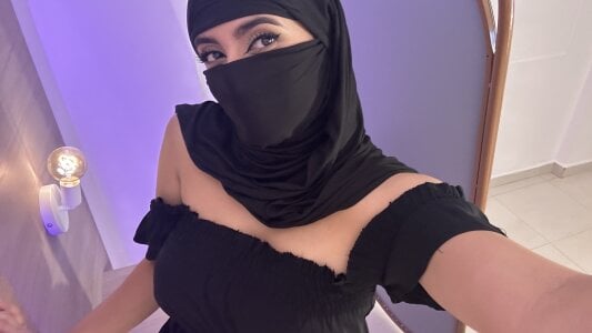 Jasmin_hamdanのSometimes temptation has its own name.の 2枚の写真