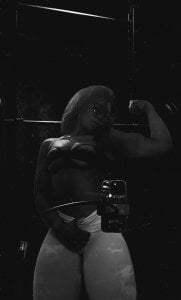 AaliyahBlack Public Foto 4