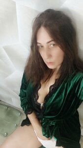 Sweet_Lanaaaaa When I'm not on camera, I wear a warm robe. How do you like my new robe that matches the color of my Pic 2