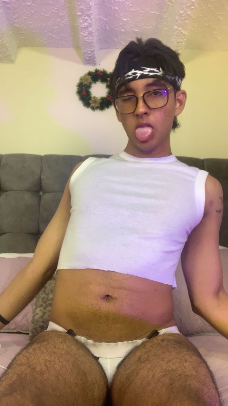 Dark_hairy_  5317. kiemelt képe