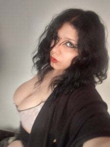 Agatha_Marin kiss love slika