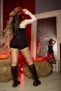 Nahomi_key_ "Treasure Between Legs" 🏴‍☠️ - Only the brave make it this far. Pic 3