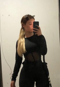 Chat with EmilyBrowne_Pink's Free Live Sex Cam & More