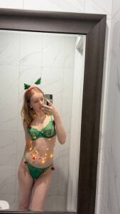 TheolaLonghofer What gifts would you like to see on this Christmas tree ❤ Pic