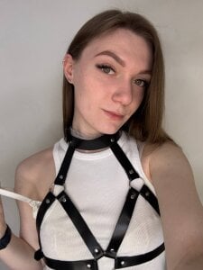 DevonaFares ❤️Green-eyed bitch is eager to play 🎮 Pic 7