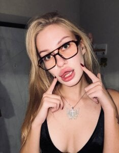 Diana_Bennett Public Pic 4