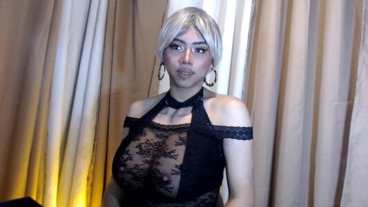 UrGoddessJuliax: Julia in short hair era ( 2 фото)