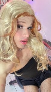 Isabella_Kirk Public Gambar 4