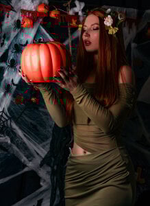 EmmaWarren Happy Halloween! 👻🎃 Pic 3