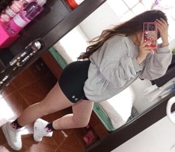 emily__r_ Public صورة واحدة|emily__r_ Public صورتان|emily__r_ Public  5 صور|emily__r_ Public  5 صورة