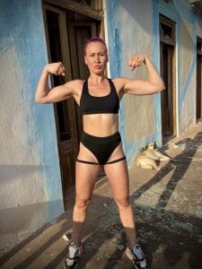 Dina-Light my muscles Pic 9