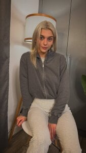 AdameShoyer Great moments with her Pic 2